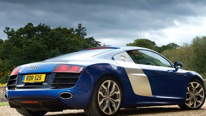 2009 Audi R8 V10 Side Back Pose In Blue